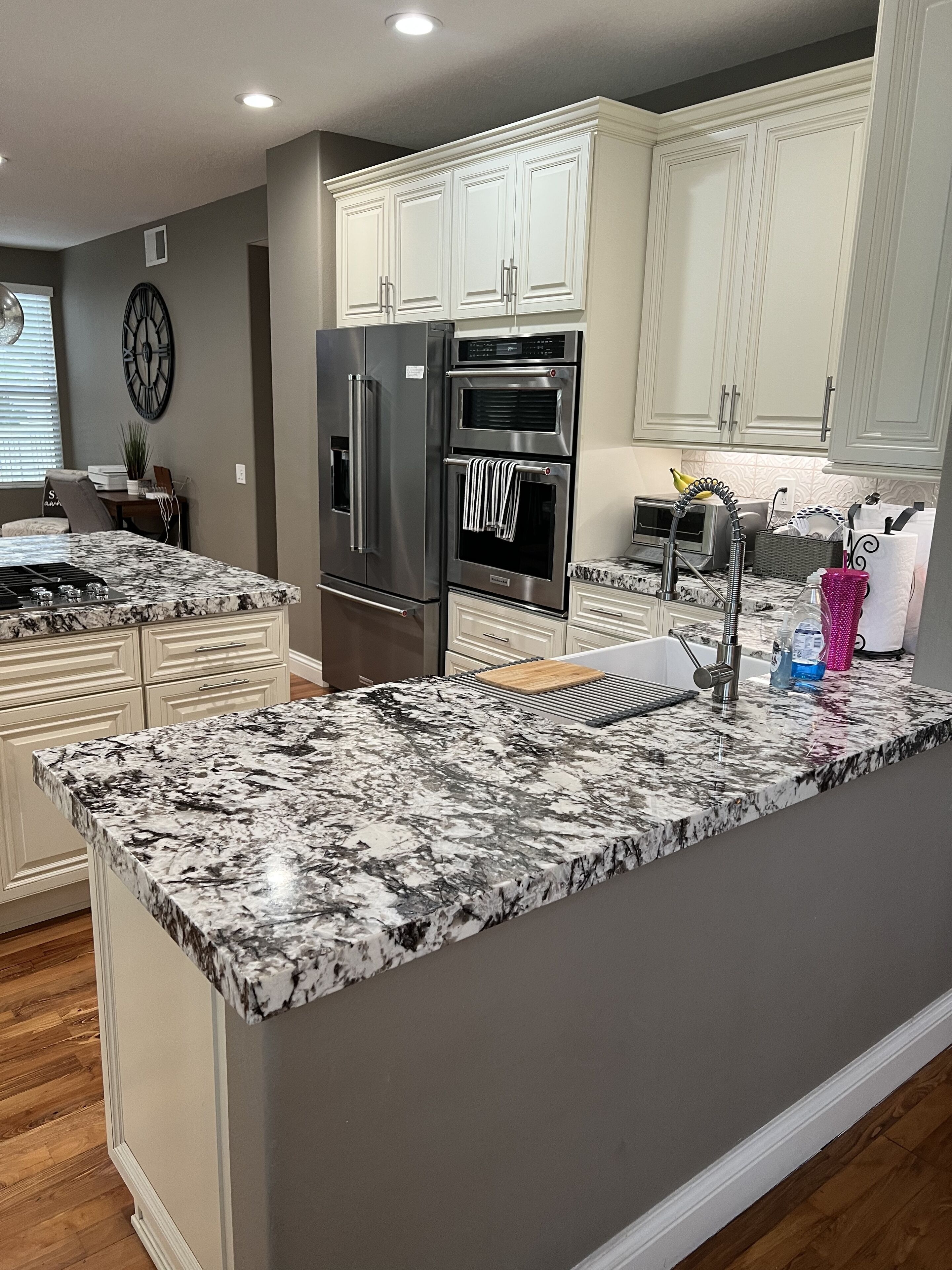 Luxury home Pool￼ Spa  BBQ Island 4Bd 3bath 