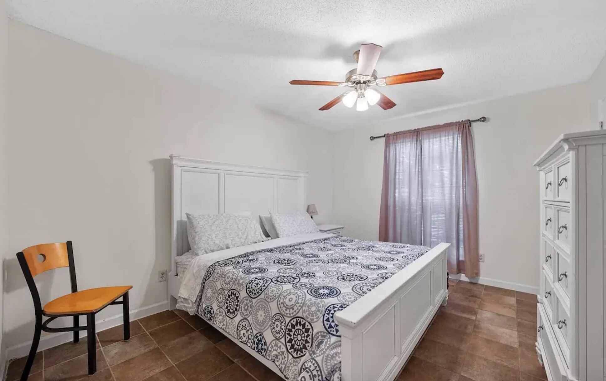 2 bedroom duplex less than 1 mile from the beach!