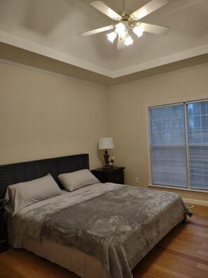3 bedrooms, desk, free WiFi, bed sheets