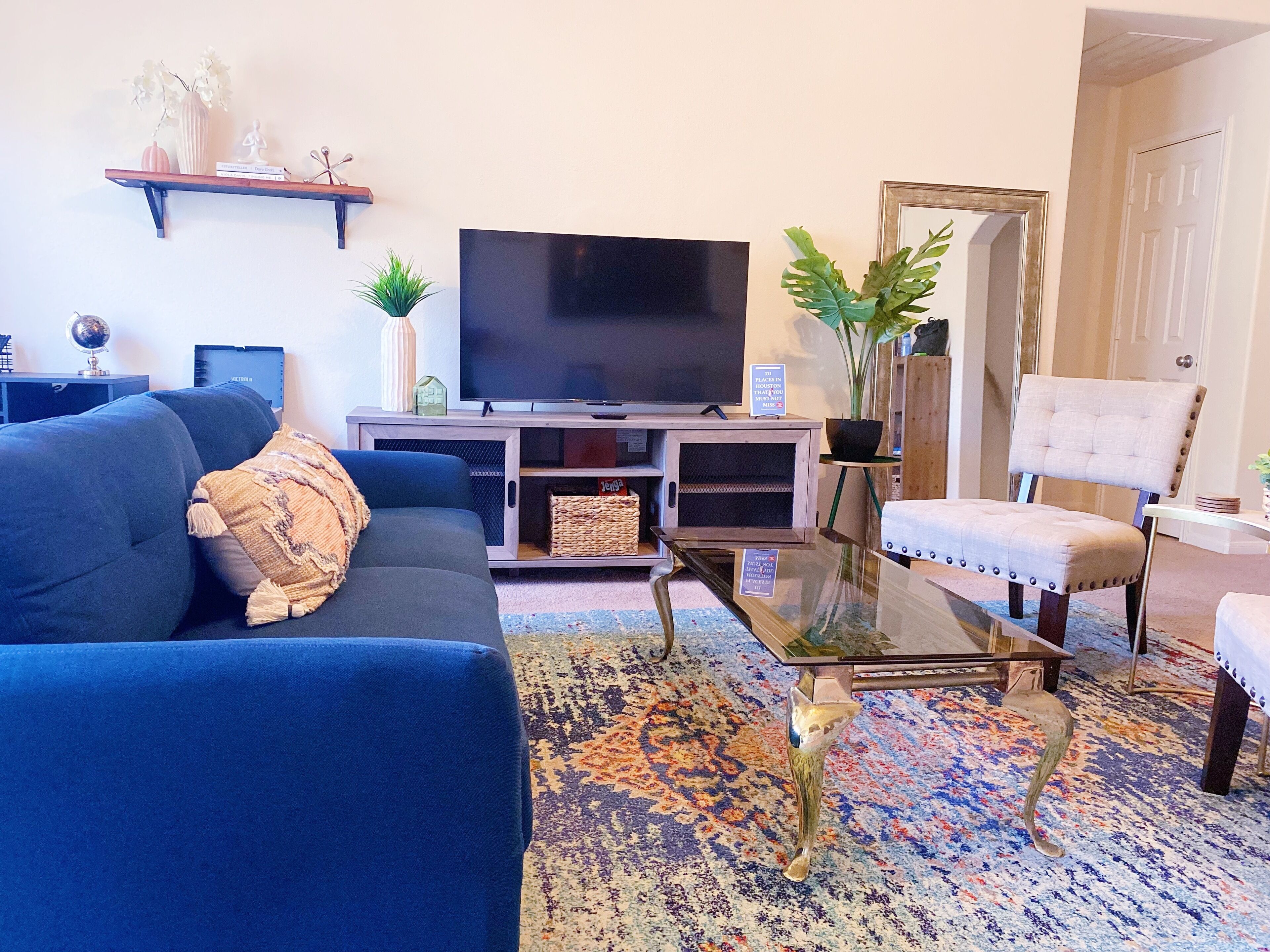 Mellow and cozy, your home away from home!