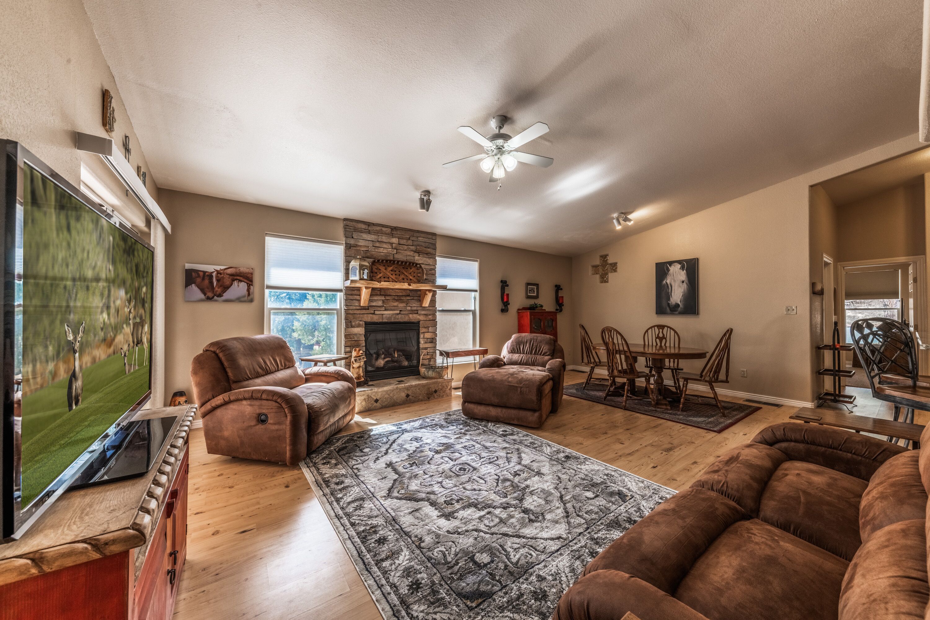 Big Foot: Views and Seclusion Two Bedroom Two Bath in Alto!