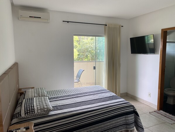 1 quarto, escrivaninha, ferros/tábuas de passar roupa, Wi-Fi de cortesia