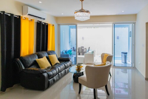 Mansión Versatil with a beautiful private pool 🏊‍♀️ 5 min from movies/groceries 