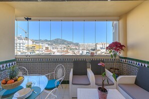 Outdoor dining - SANTA JULIA - Wonderful apartment with a nice terrace, 500 meters from the beach. Free WIF (Fuengirola)