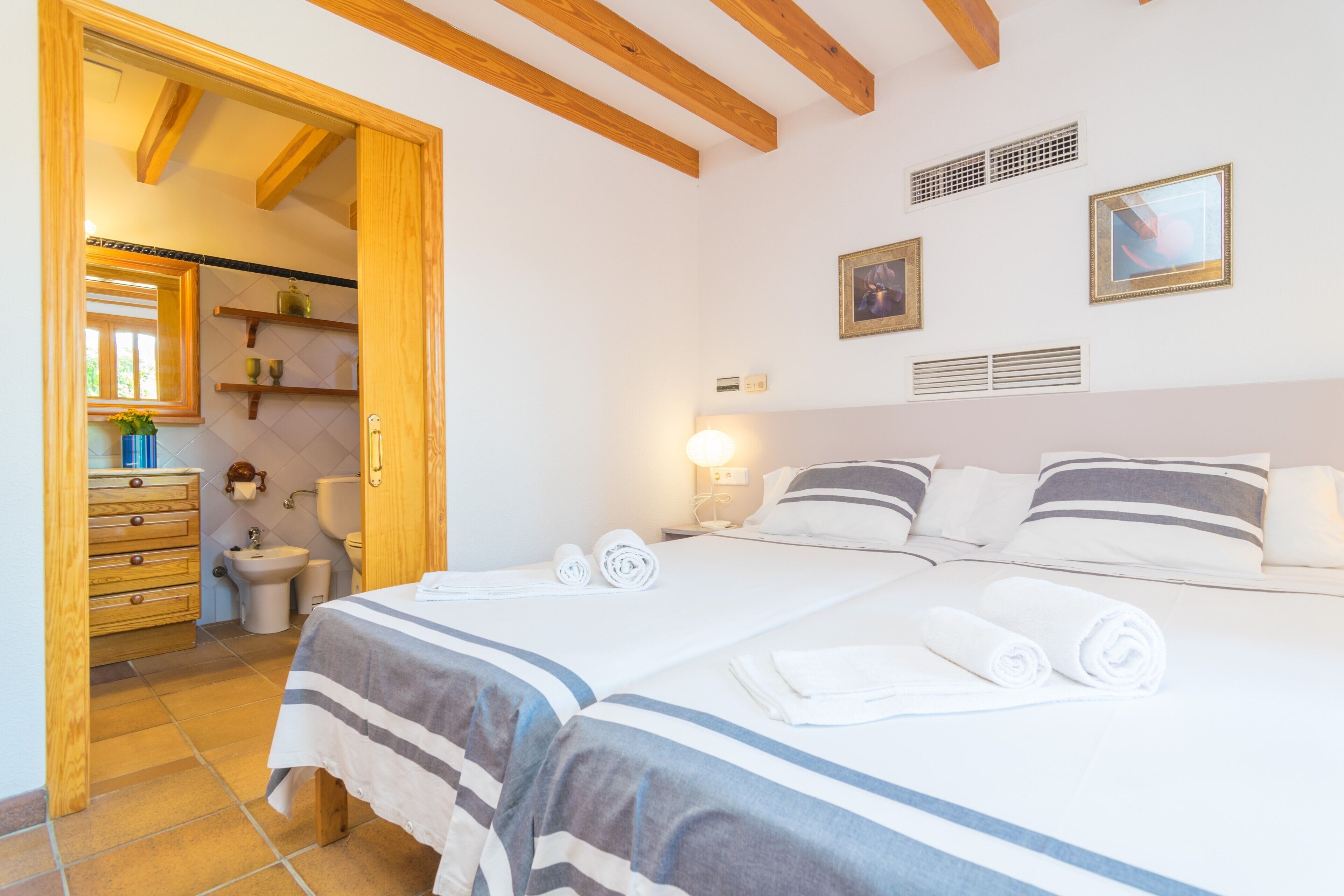 8 habitaciones, tabla de planchar con plancha y wifi gratis 