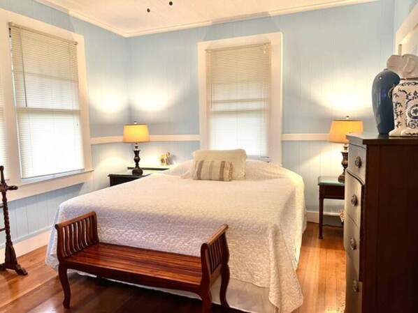 8 bedrooms, desk, travel cot, free WiFi