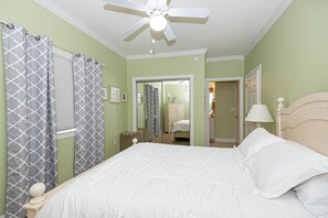 3 habitaciones, tabla de planchar con plancha, wifi y ropa de cama 