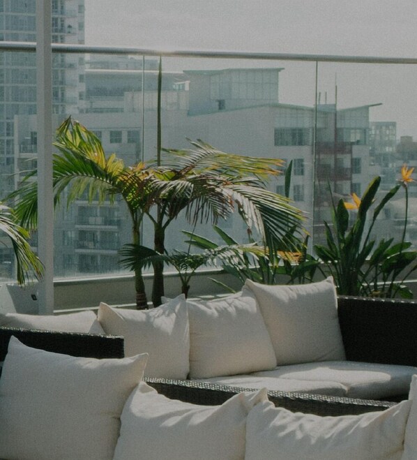 Property grounds - Modern Hoboken 2BR w/ Doorman, Gym & W/D, near shuttle, by Blueground (New Jersey)