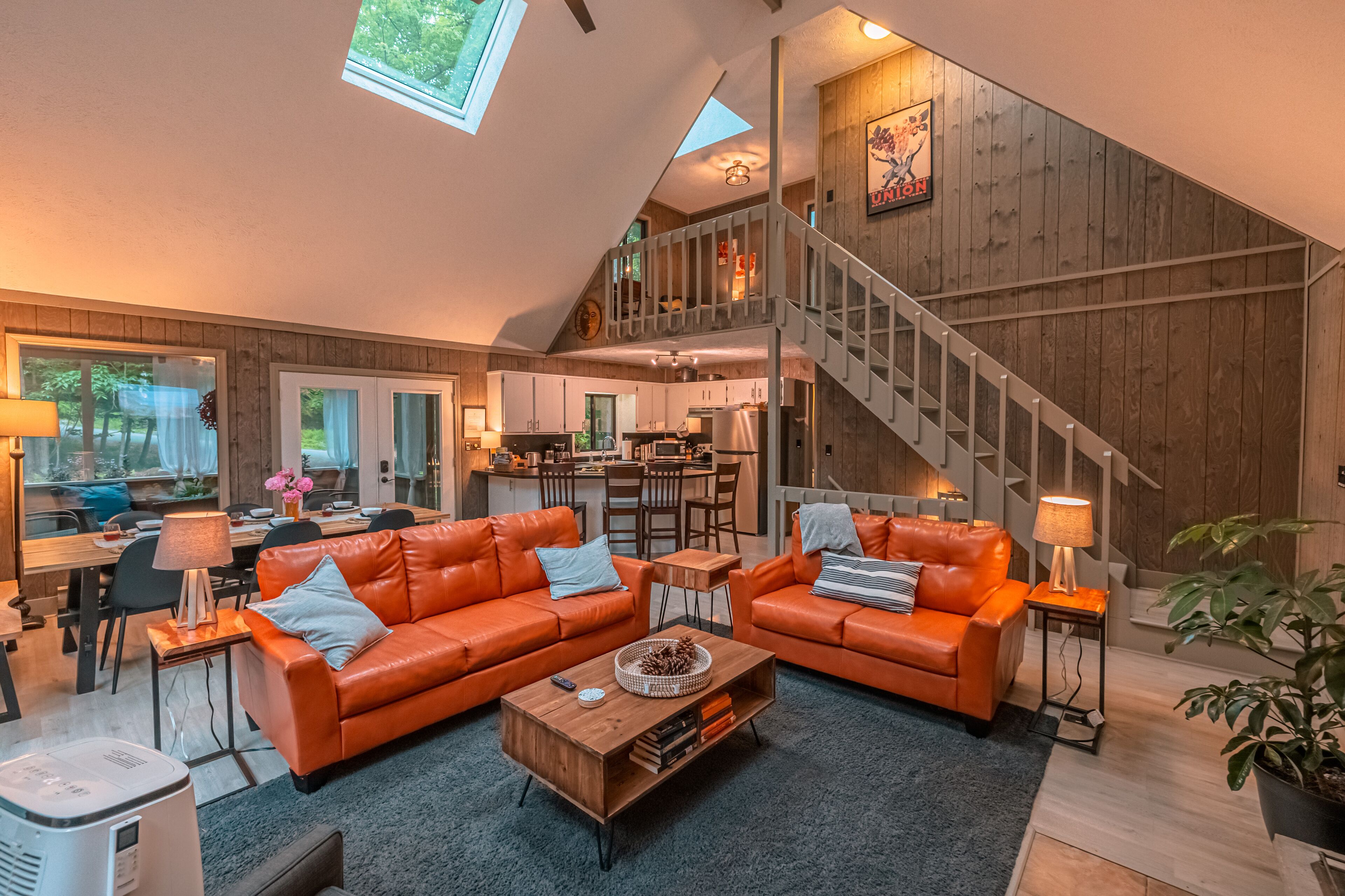 Gorgeous New Mountain Chalet in Pocono Mts 4 Bdrm/Fire Pit/Game Room