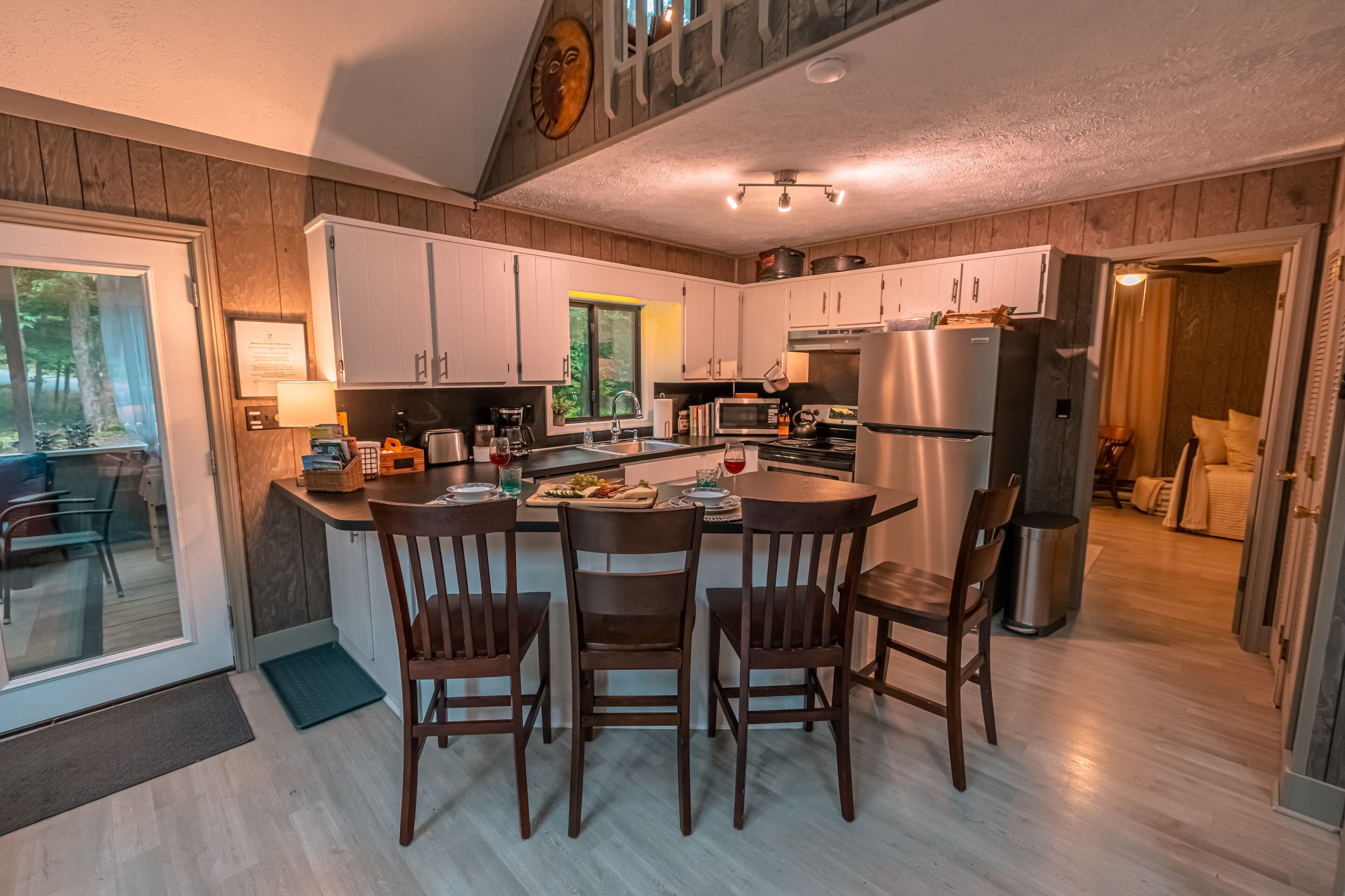 Gorgeous New Mountain Chalet in Pocono Mts 4 Bdrm/Fire Pit/Game Room