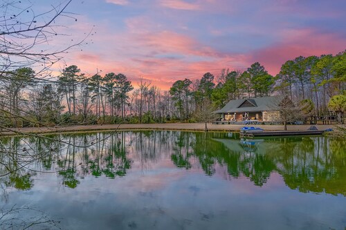 Secluded Lodge 8acres Hot Tub, Pingpong kayaks!