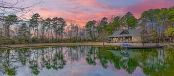 Secluded Lodge 8acres Hot Tub, Pingpong kayaks!