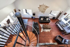 Interior - Secluded Lodge 8acres Hot Tub, Pingpong kayaks! (Sampson County)