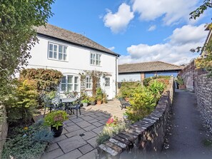 Outdoor dining - Baytree Cottage, Walberton -  a cottage that sleeps 6 guests  in 3 bedrooms (Arundel)