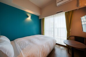 Escritorio, cortinas blackout, wifi gratis y ropa de cama 