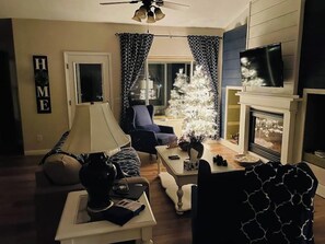 TV, fireplace