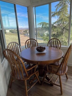 Dining - Cozy, Peaceful, Prescott Getaway (Prescott)