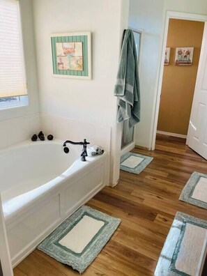 Bathtub - Cozy, Peaceful, Prescott Getaway (Prescott)