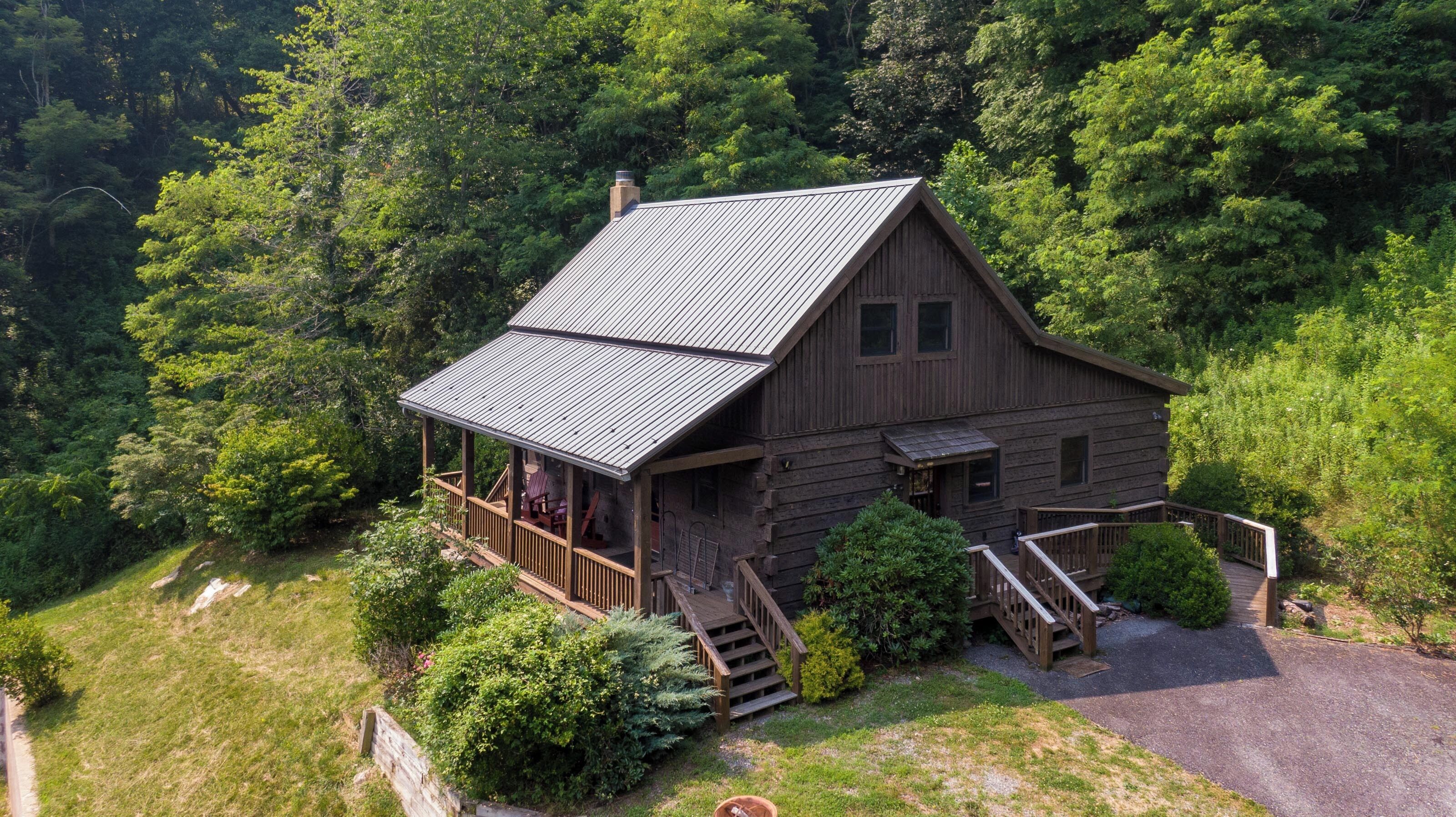 Cozy Mountain Cottage - Relax in picturesque Northwest Watauga County!