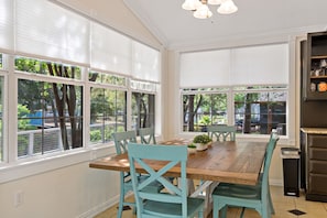 Dining - Kid Friendly-Boat Ramp-Outdoor-Projector-Community Pool Access (Enchanted Oaks)