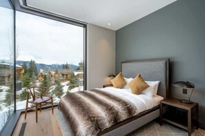 7 bedrooms, iron/ironing board, WiFi, bed sheets