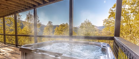 Tina de hidromasaje al aire libre