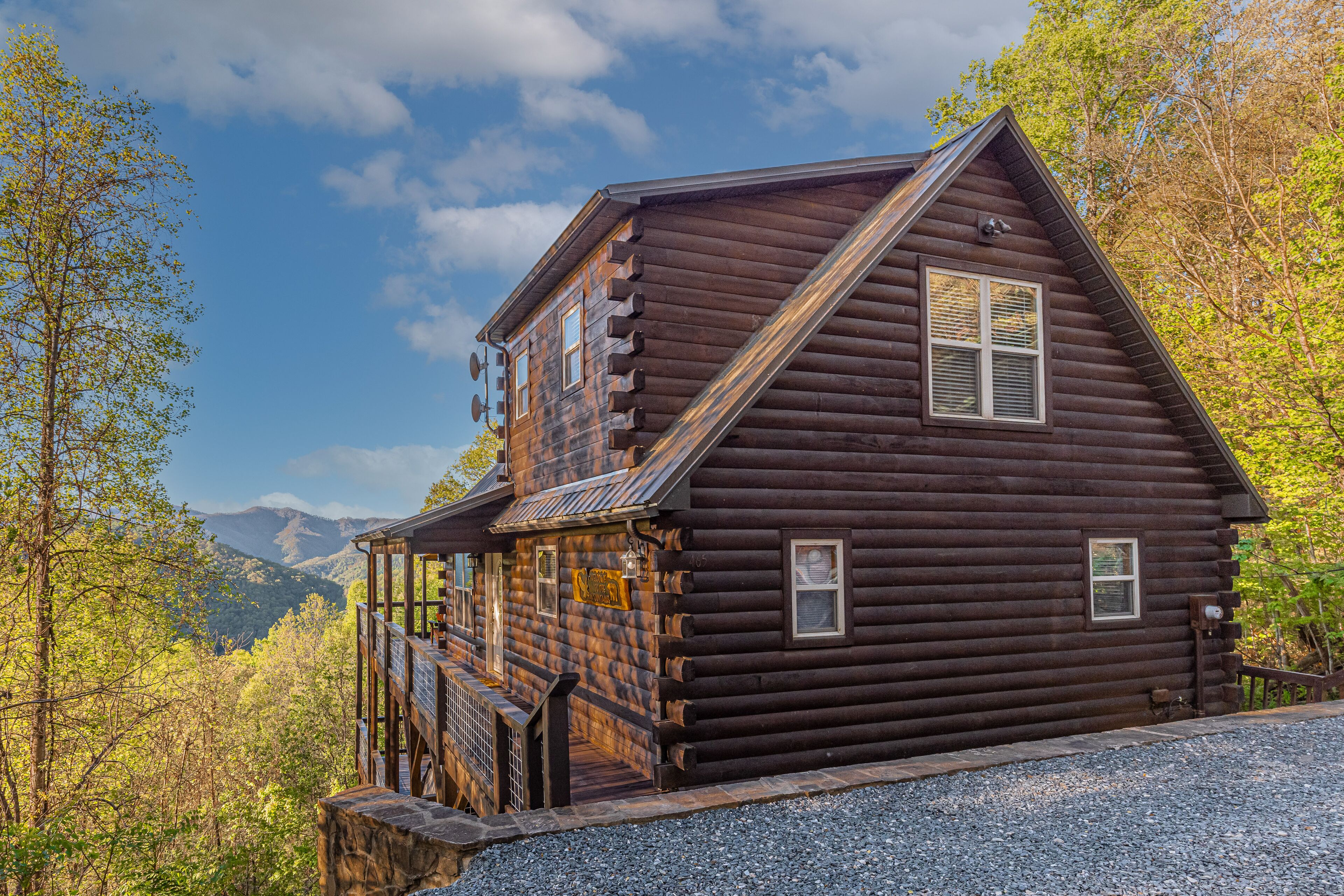 Secluded, dog-friendly mountain-view cabin with hot tub & 2 fireplaces