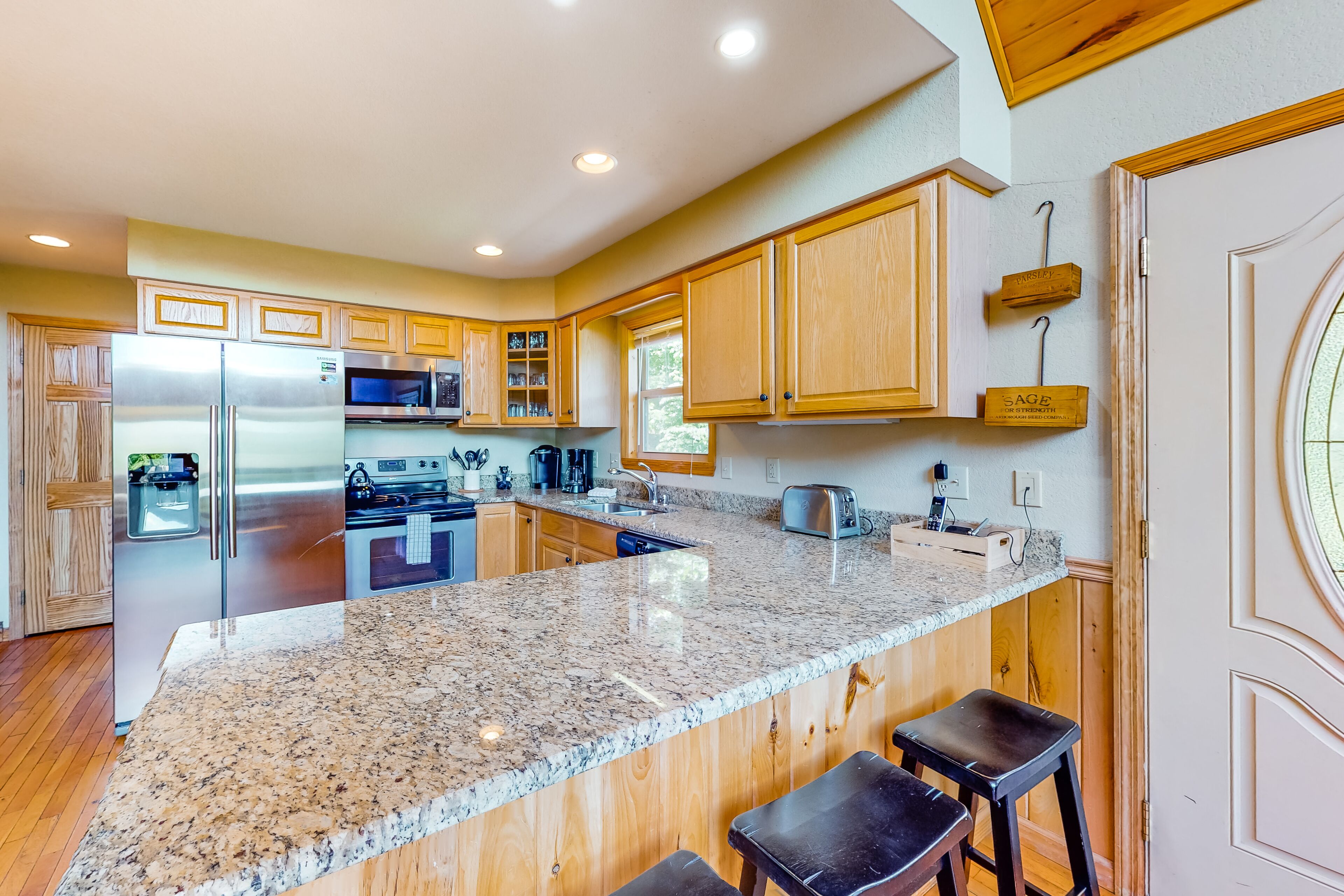 Secluded, dog-friendly mountain-view cabin with hot tub & 2 fireplaces