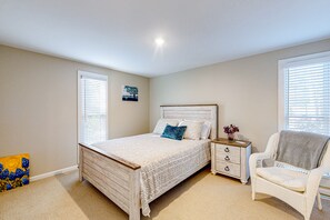 3 bedrooms, iron/ironing board, internet, bed sheets - New Seabury home, spacious deck, outdoor shower, near Golf club (Mashpee)