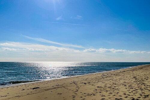 New Seabury home, spacious deck, outdoor shower, near Golf club