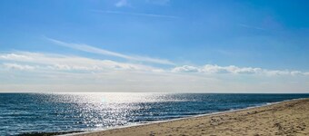 New Seabury home, spacious deck, outdoor shower, near Golf club