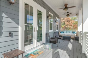 Terrace/patio - Delightful Coastal Home w/WiFi, Furnished Porch, & Shared Pool-Dog Friendly (Santa Rosa Beach)