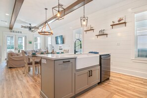 Interior - Delightful Coastal Home w/WiFi, Furnished Porch, & Shared Pool-Dog Friendly (Santa Rosa Beach)