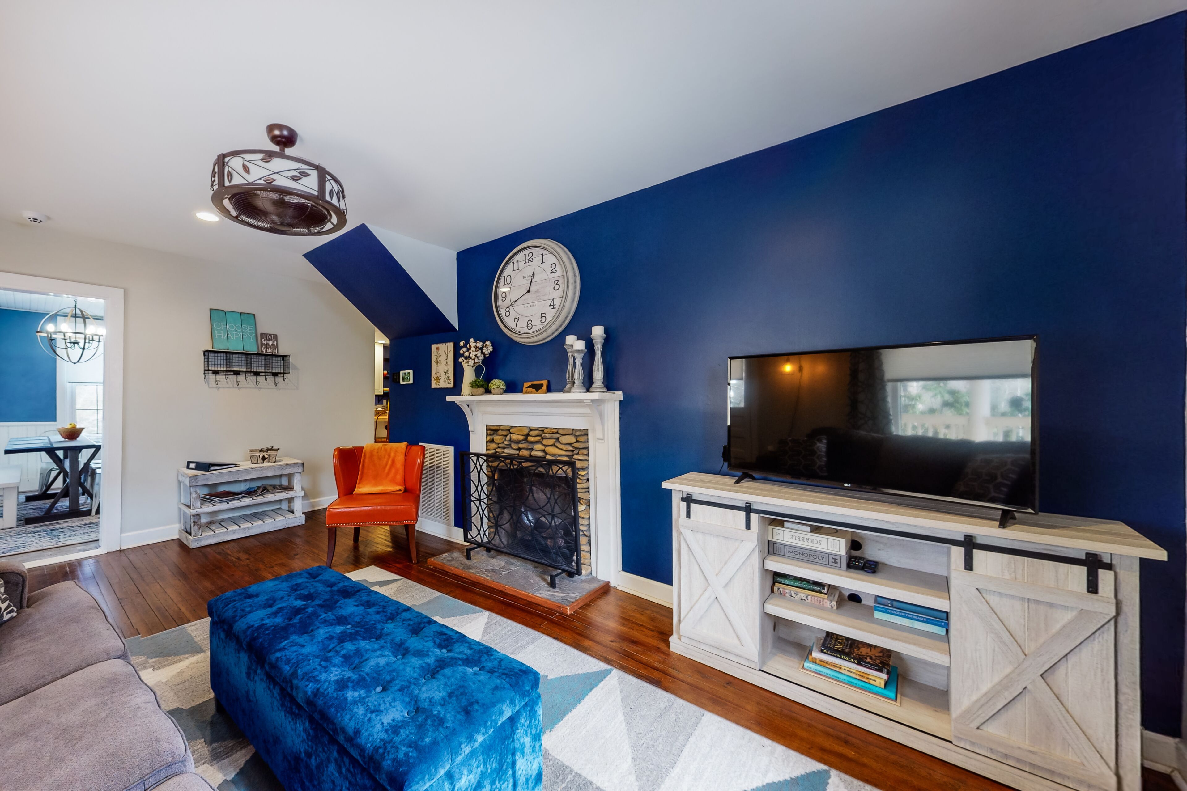 Updated Mountain Home with Fast WiFi, Electric Fireplace, Fire Pit & Central AC