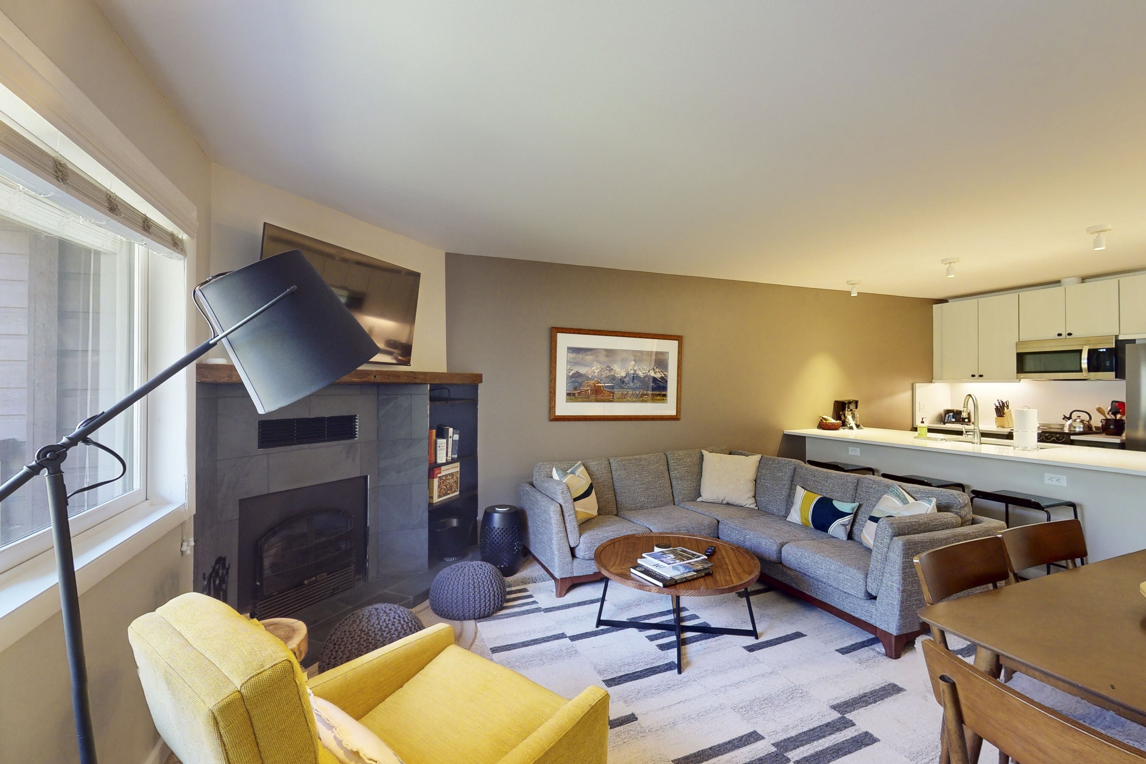 2-story townhome with mountain & ski views, wood-burning fireplace - near lifts