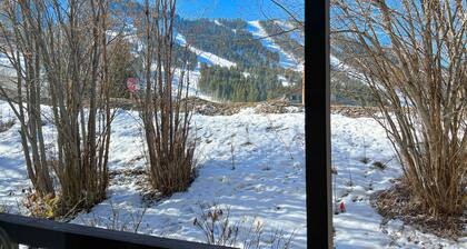 2-story townhome with mountain & ski views, wood-burning fireplace - near lifts