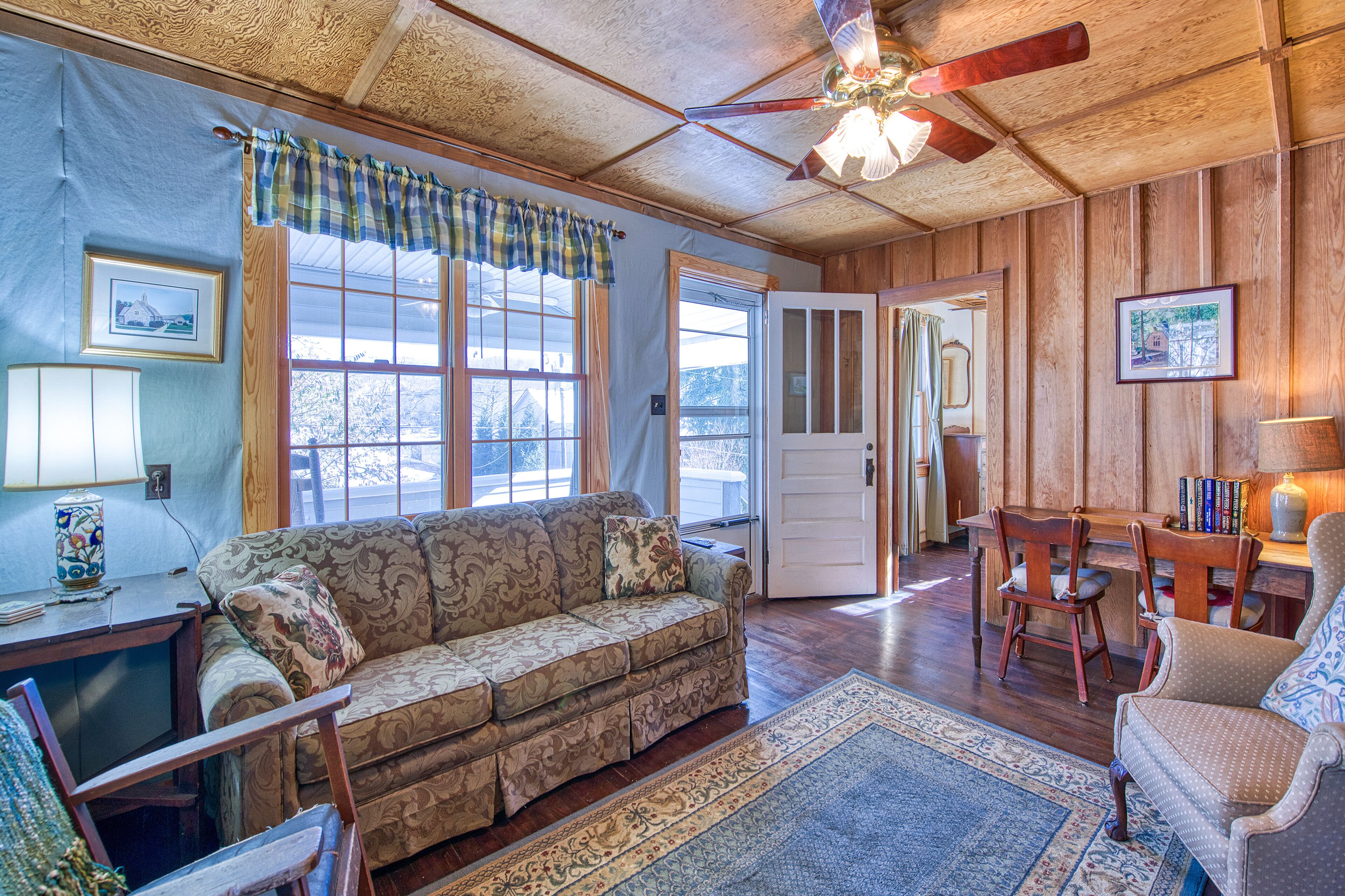 Mountain-View Home with Kitchen, WiFi, Parking, Shared Pool & Tennis - Dogs OK