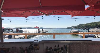 Historic cozy cottage in Walloon Lake village close to Boyne Mountain skiing!