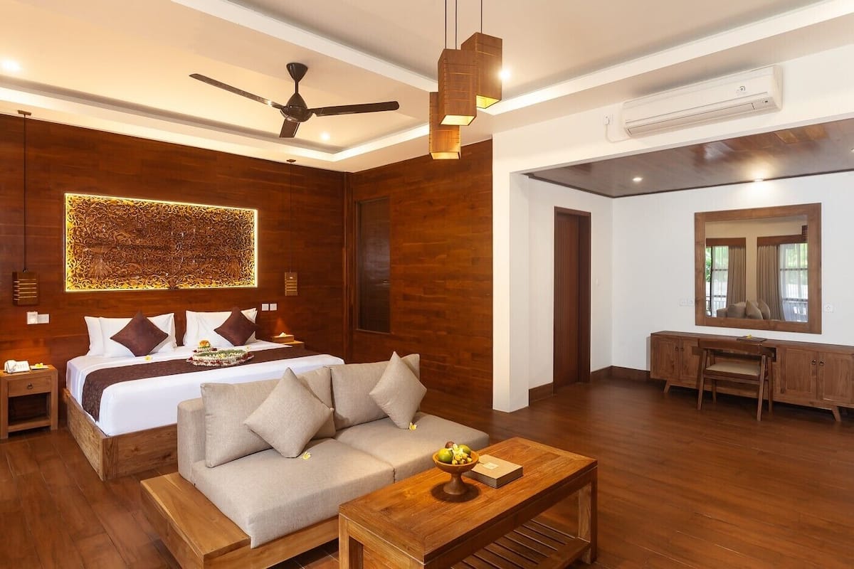 One Bedroom Villa | Minibar, desk, WiFi (free), bed sheets