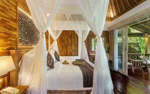Minibar, desk, free WiFi, bed sheets - Manah Shanti Suites by GenuineHost (Ubud)