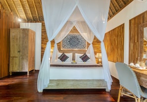 Minibar, desk, free WiFi, bed sheets - Manah Shanti Suites by GenuineHost (Ubud)