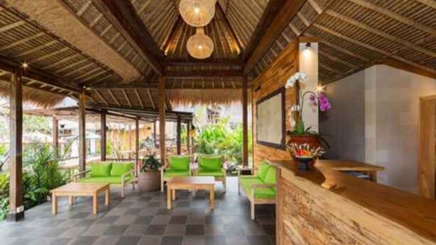 A covered outdoor seating area with wooden furniture and a thatched roof. - Manah Shanti Suites by GenuineHost (Ubud)