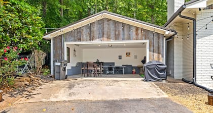 Lakefront cottage with private dock, hot tub, fireplace & game room