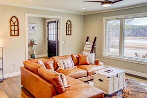 TV, fireplace, table tennis - Lakefront cottage with private dock, hot tub, fireplace & game room (Young Harris)