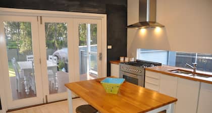 Coastal Cottage - Pet Friendly