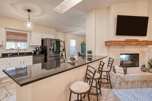 Fridge, microwave, oven, stovetop - Pool Paradise! $300 in Free Tickets, Tiki Bar, Walk or Bike Downtown Attractions, Restaurants, Bars (St. Augustine)