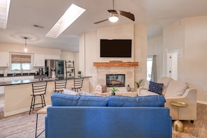 Smart TV - Pool Paradise! $300 in Free Tickets, Tiki Bar, Walk or Bike Downtown Attractions, Restaurants, Bars (St. Augustine)