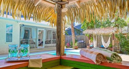 Pool Paradise! $300 in Free Tickets, Tiki Bar, Walk or Bike Downtown Attractions, Restaurants, Bars