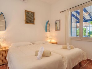 5 slaapkamers, een strijkplank/strijkijzer, wifi