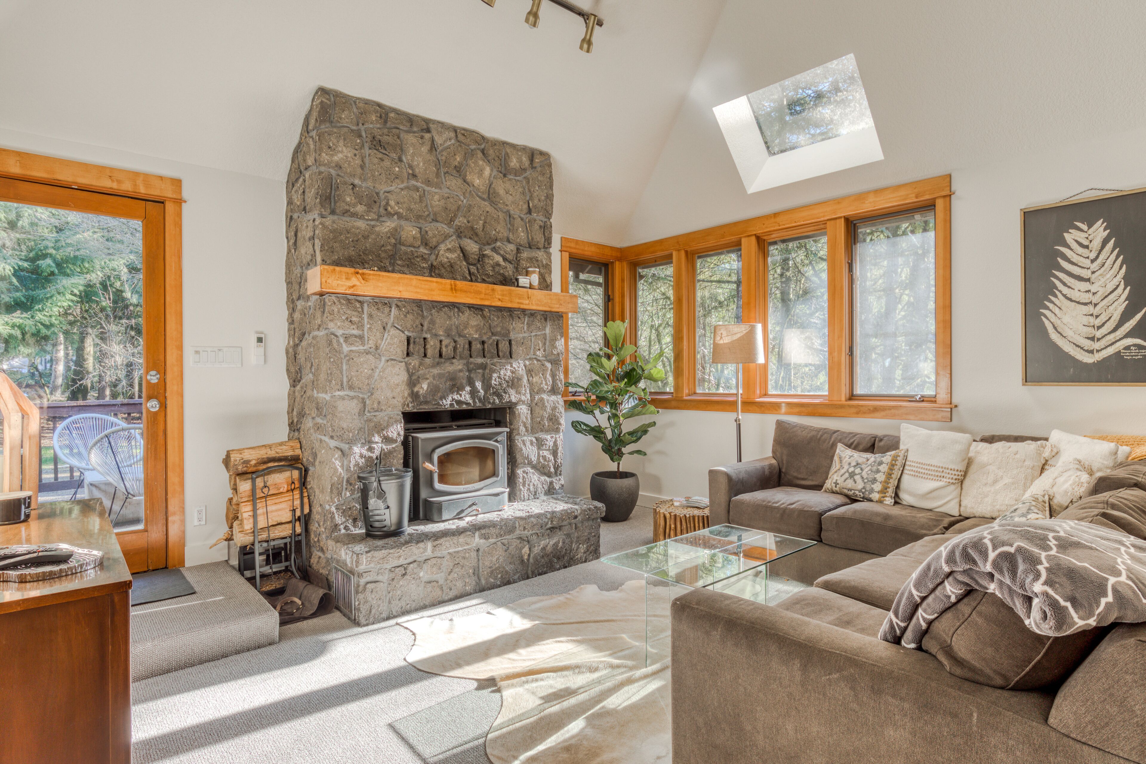 Expansive golf-view getaway with private hot tub, pool, fast WiFi & game room